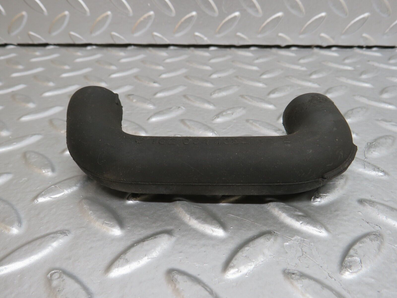 29588 Mercedes-Benz W124 230E Crankcase Breather Pipe 1020944882