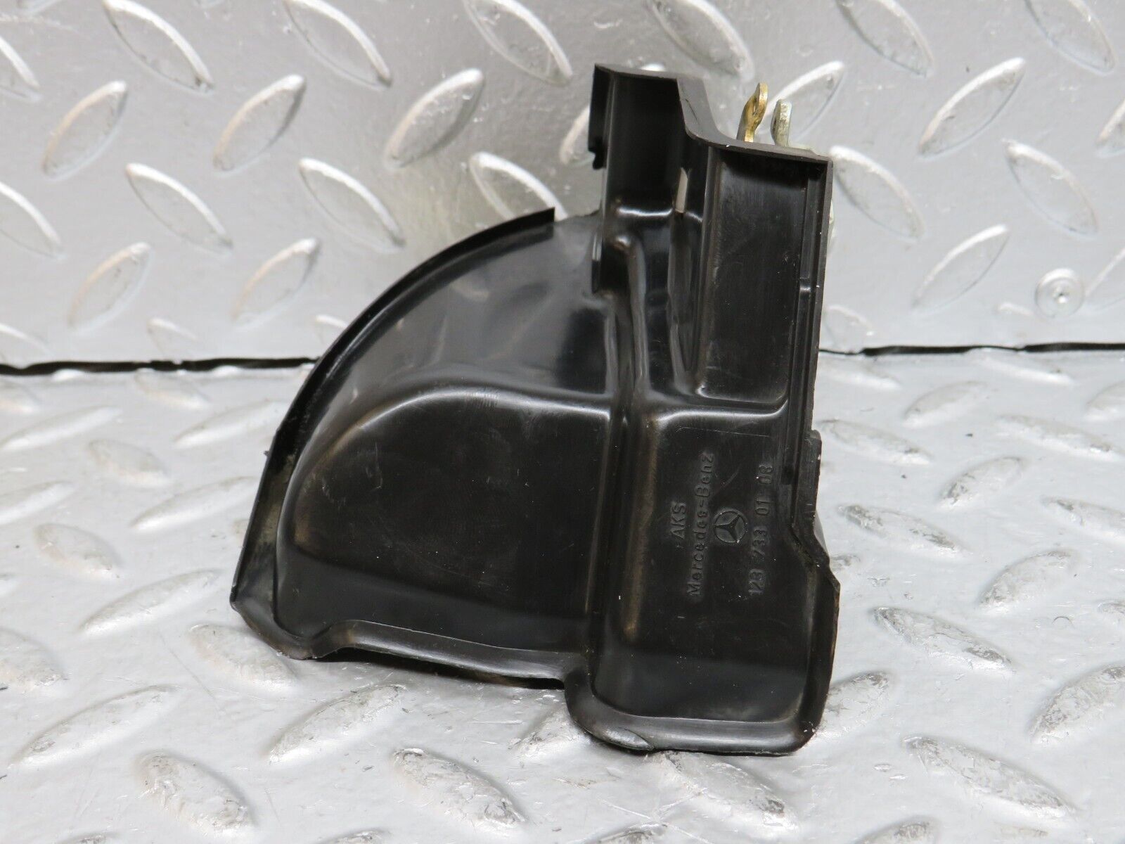 29670 Mercedes-Benz W123 230E Rear Left Door Lock Mechanism 1237230108