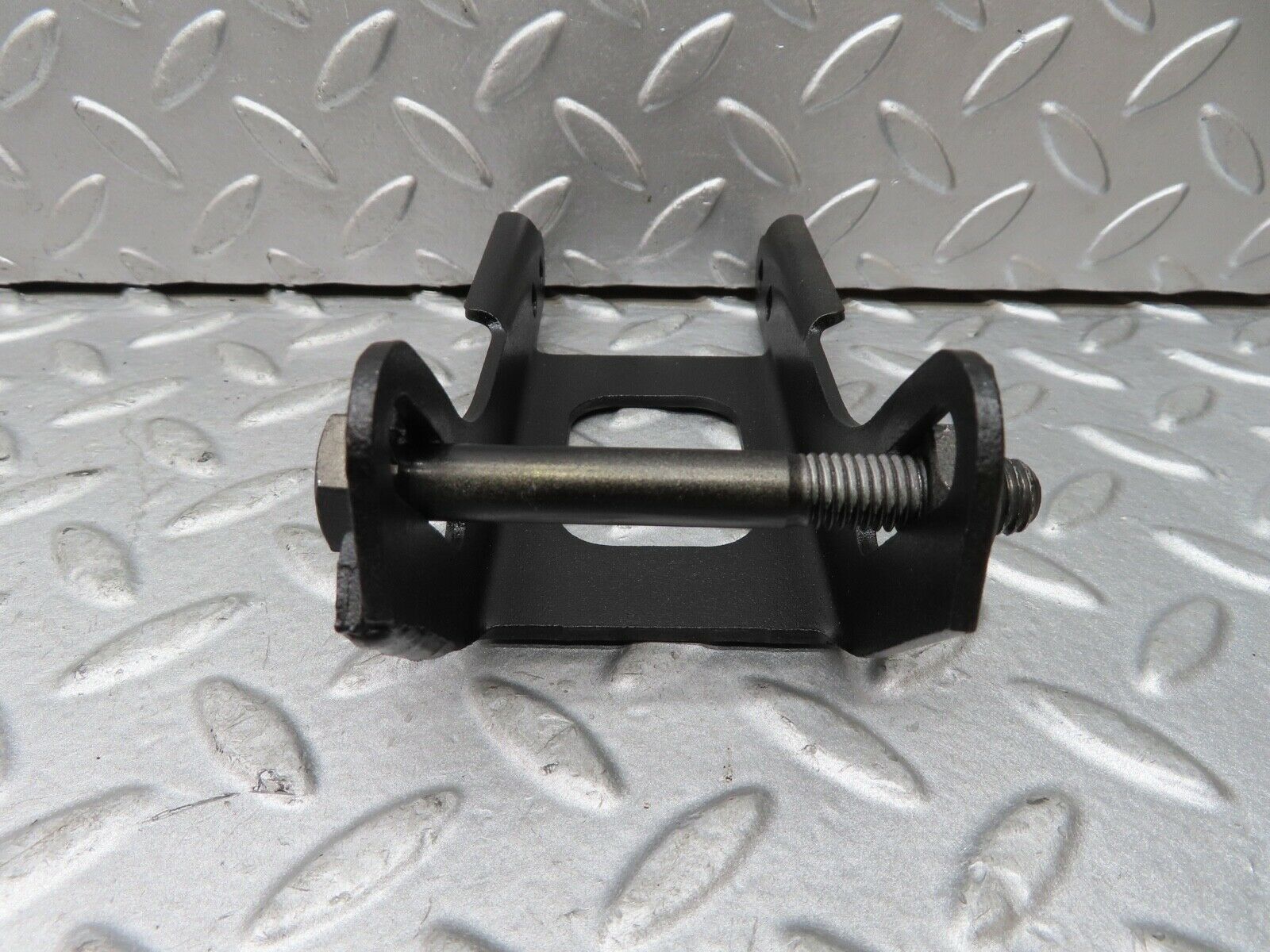 17797 Mercedes-Benz W116 450SEL Alternator Generator Bracket