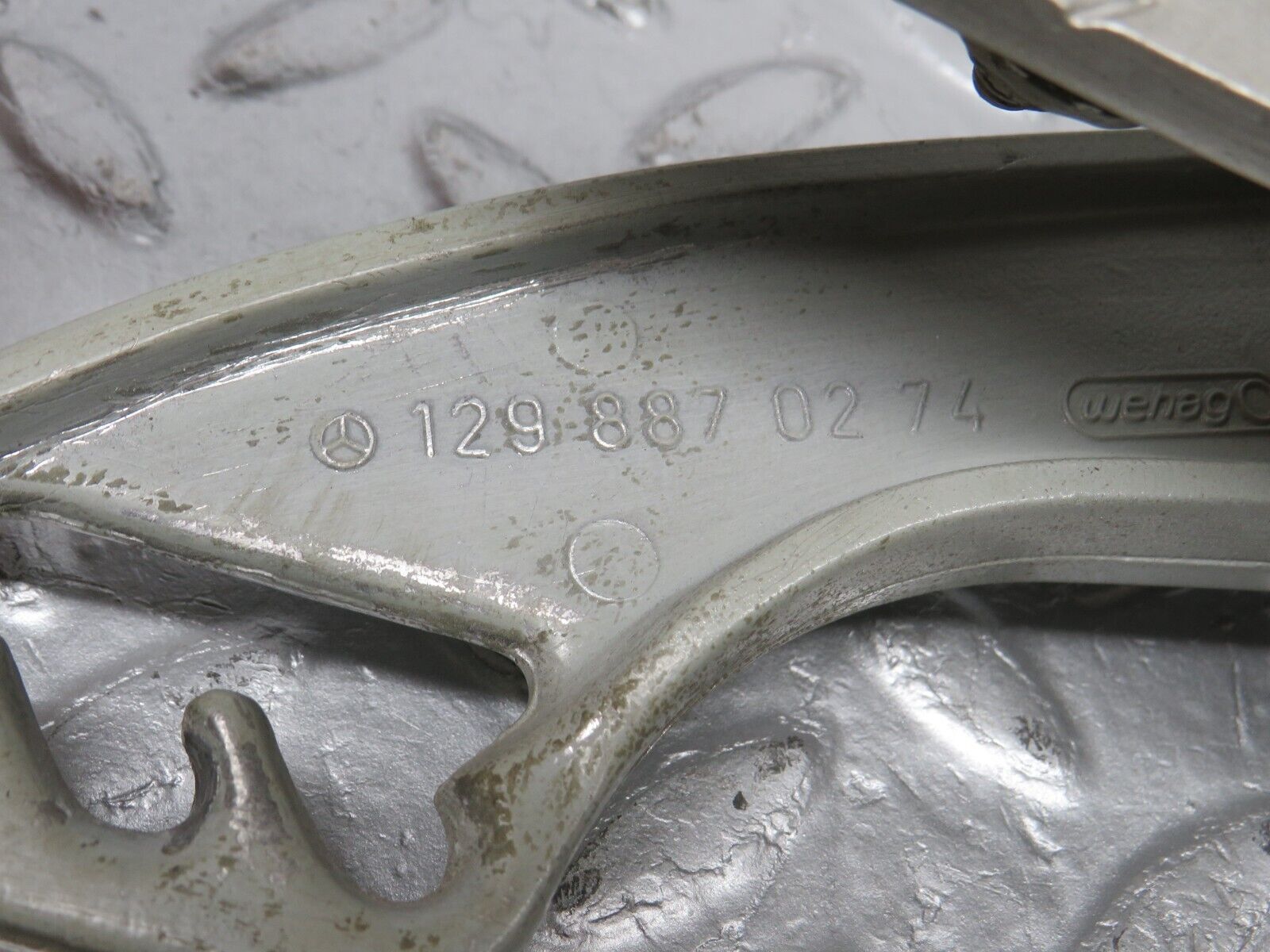 39450 Mercedes-Benz R129 320SL Coupe Bonnet Hinge Right Side 1298800228 1298870274