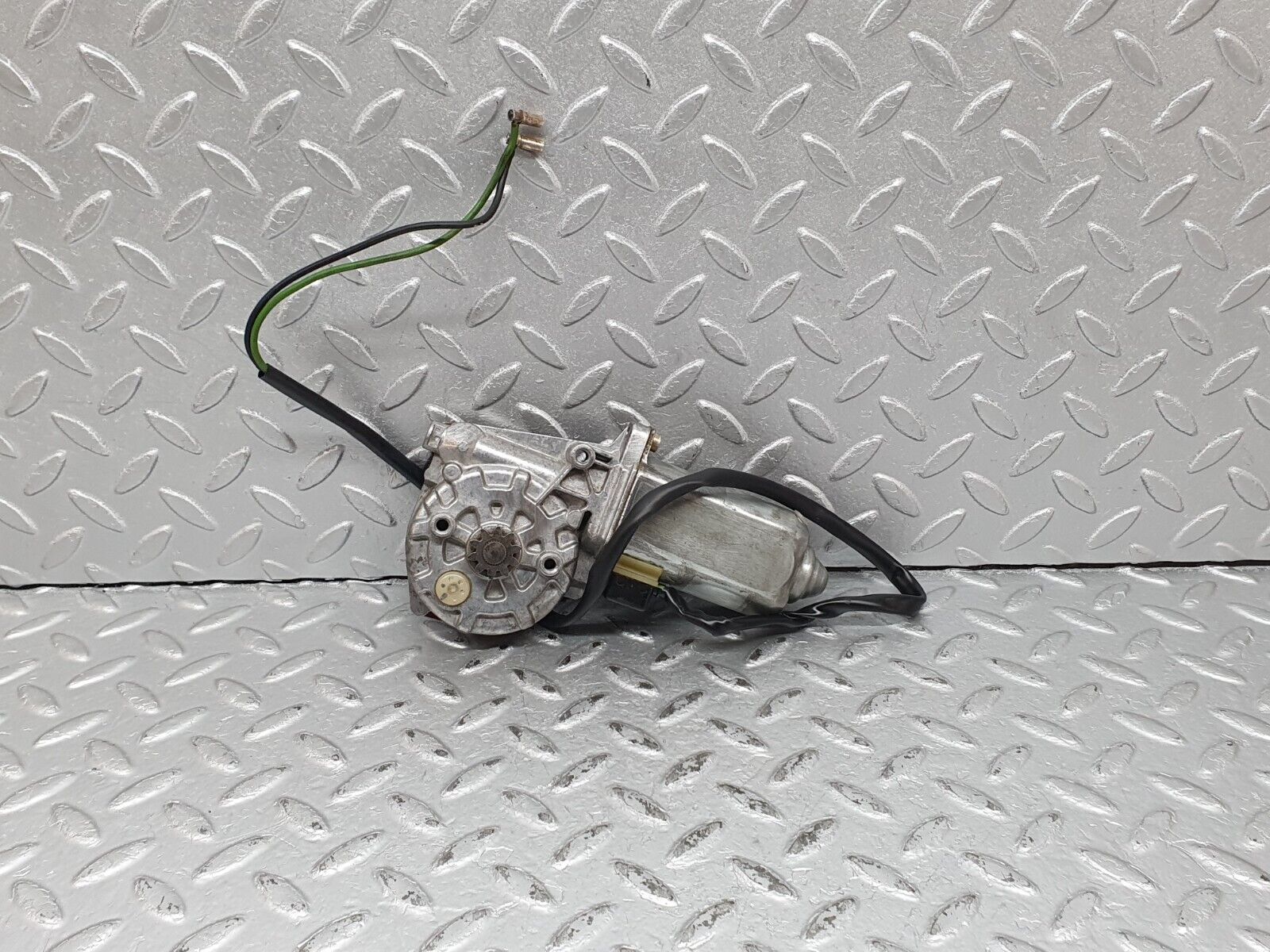 41205 Mercedes-Benz W126 300SE Rear Left Window Regulator Motor 0130821037