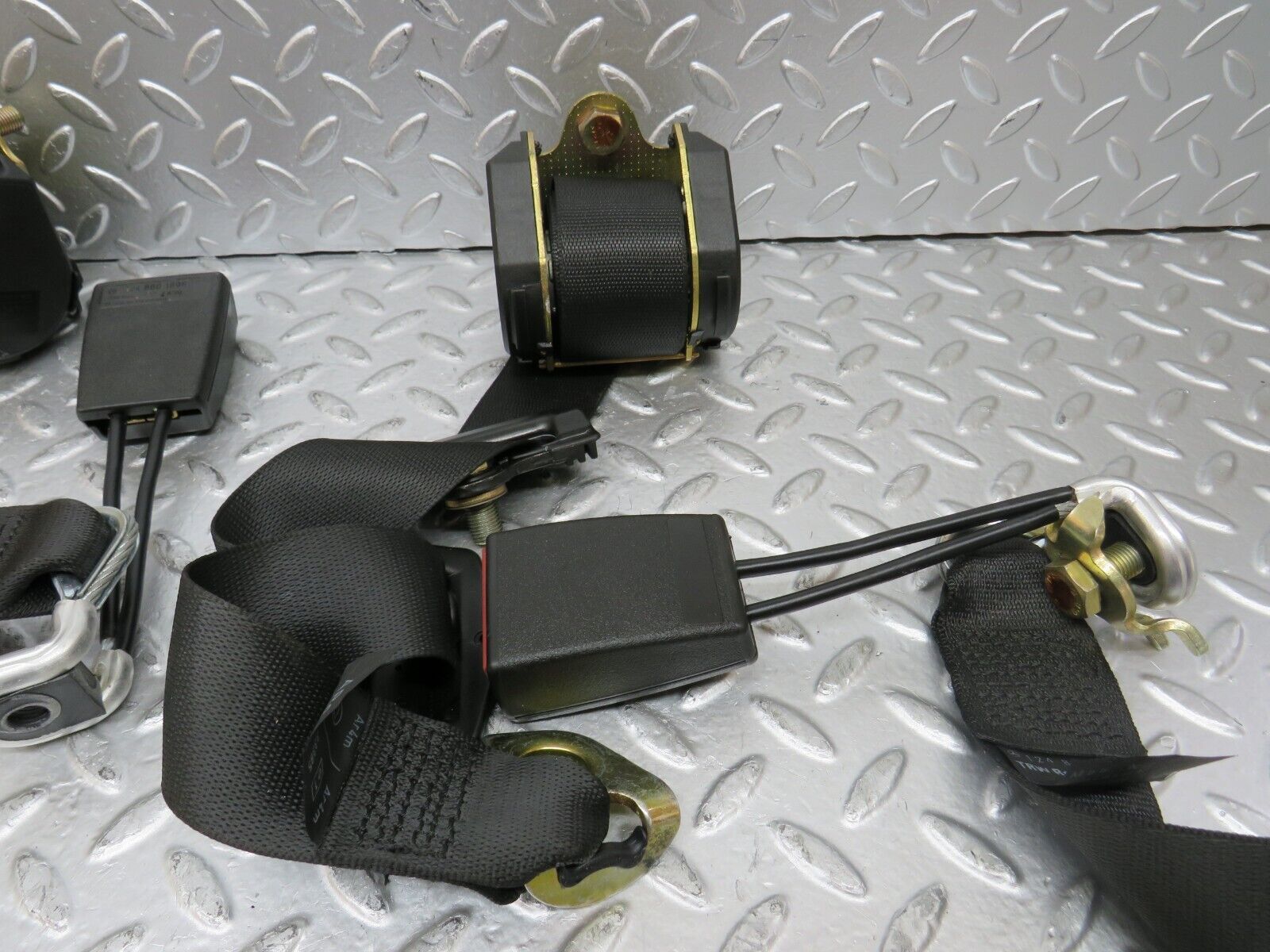 25986 Mercedes-Benz W124 280E Rear Seat Belt With Buckles 1248608585 124860148