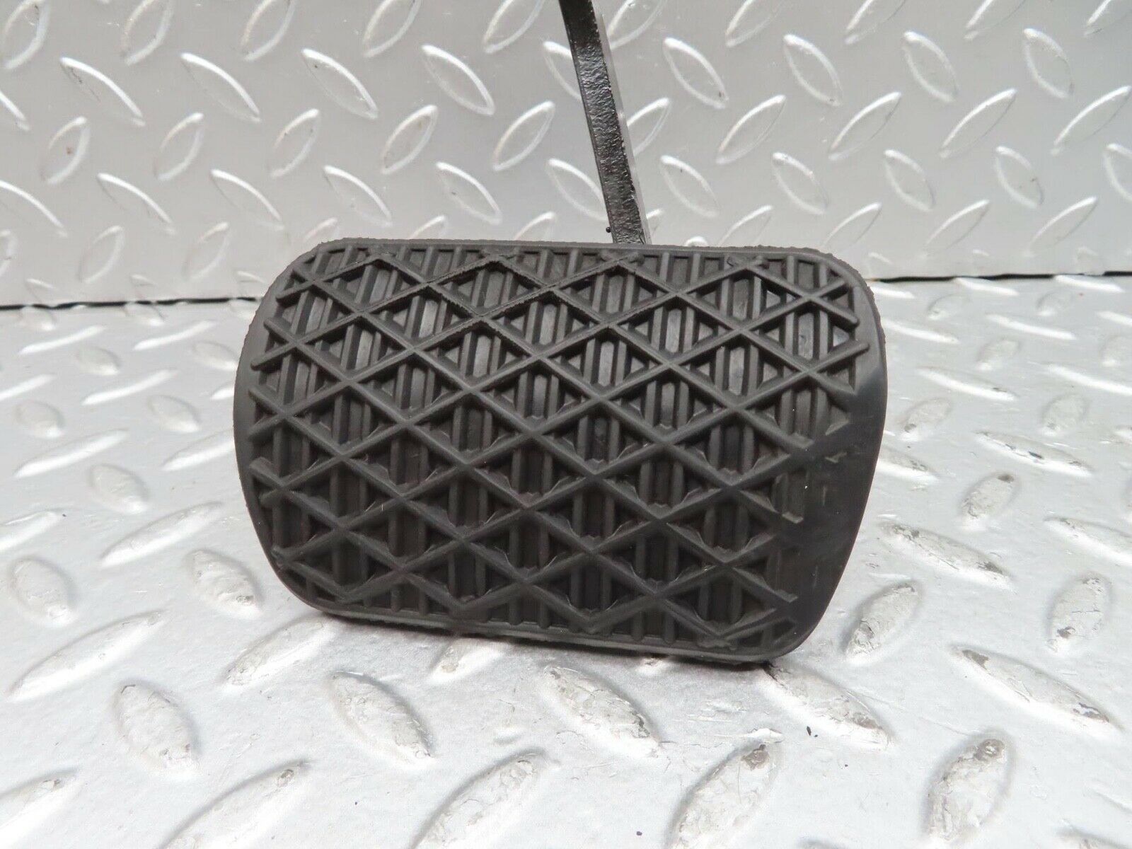 7020 Mercedes-Benz W123 230E Brake Pedal 1232910082