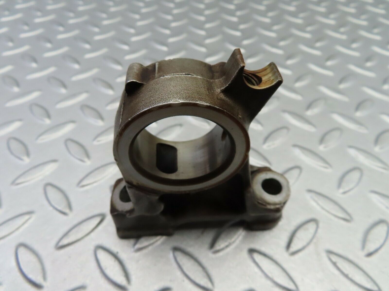 6273 Mercedes-Benz W126 380SE Camshaft Bearing Tower 1160513610