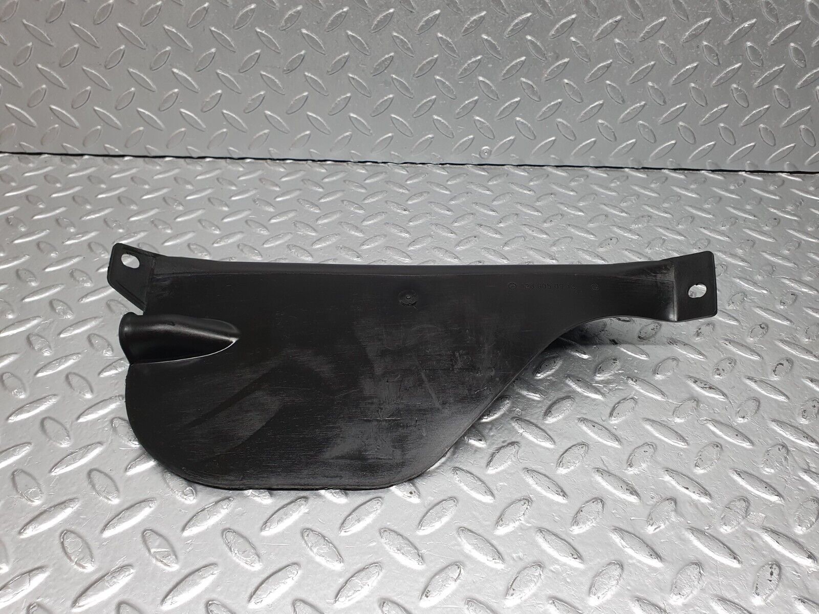 40951 Mercedes-Benz W126 300SE Vacuum Pump Housing Cover 1268050914