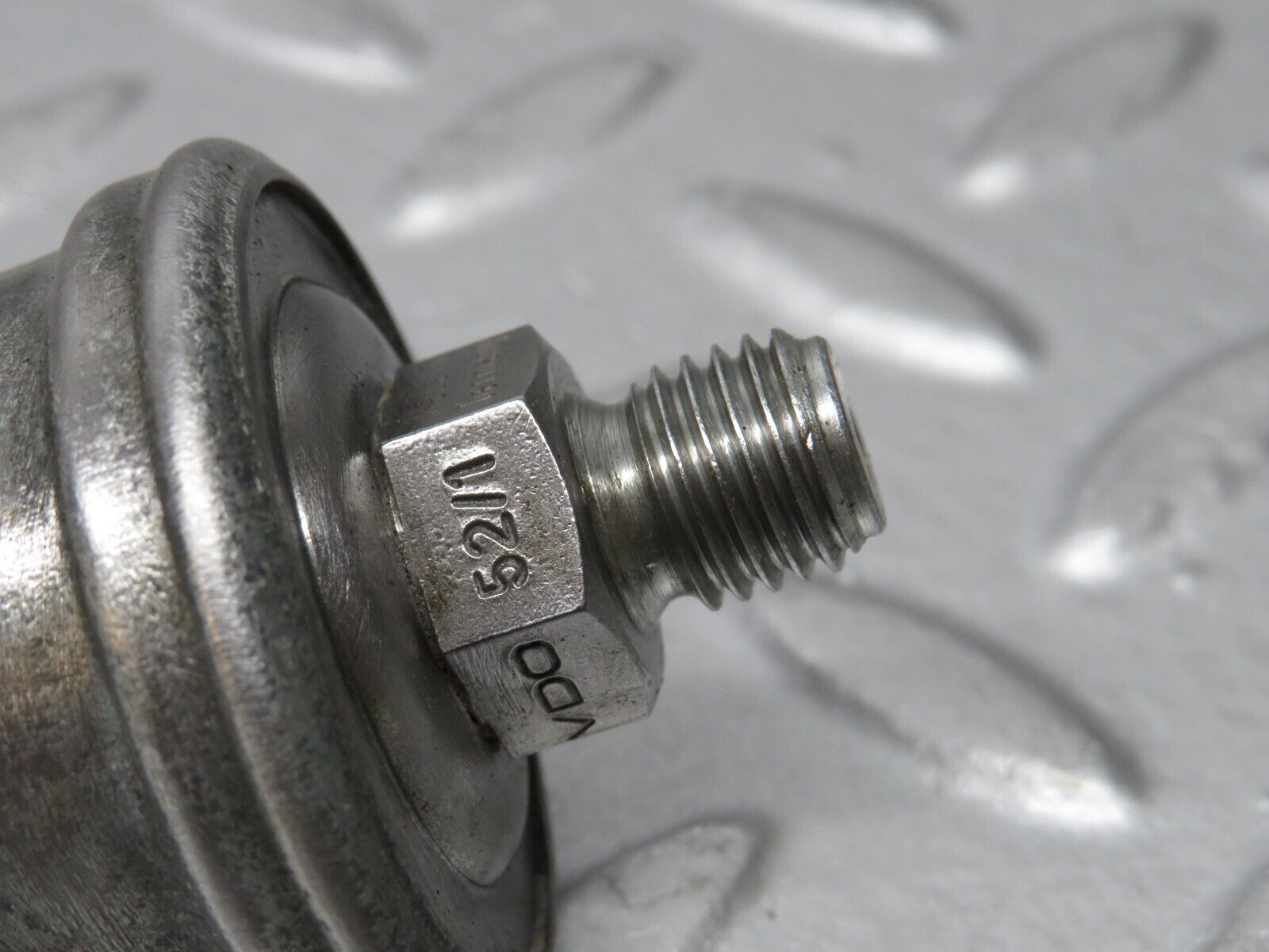 39065 Mercedes-Benz W201 190E 2.6L Oil Pressure Sensor 0065429416