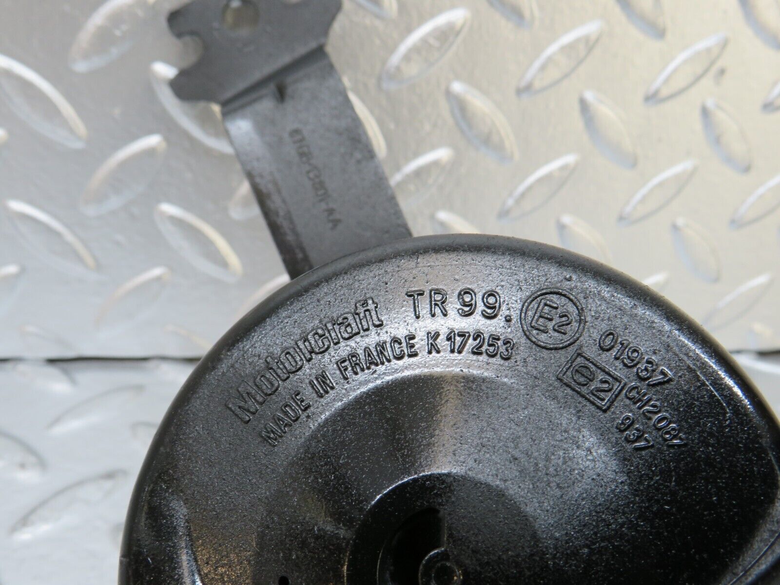 25287 Mercedes-Benz W201 190D Horn