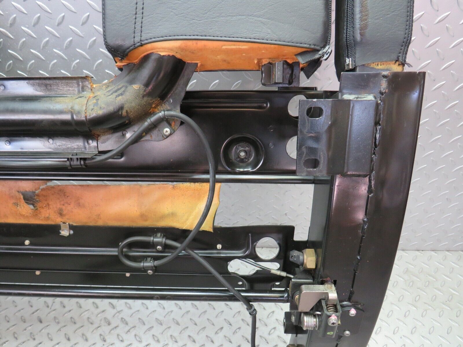 38181 Mercedes-Benz A124 320E Cabriolet Rear Headrest Complete Mechanism 1248600632 1248601032