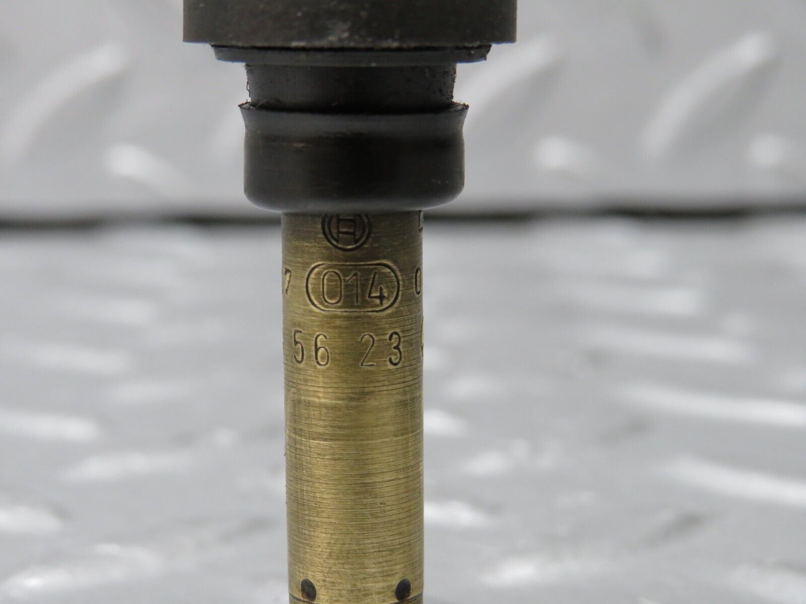 38904 Mercedes-Benz W201 190E 2.6L Fuel Injector Bosch 0000785623 0437502047