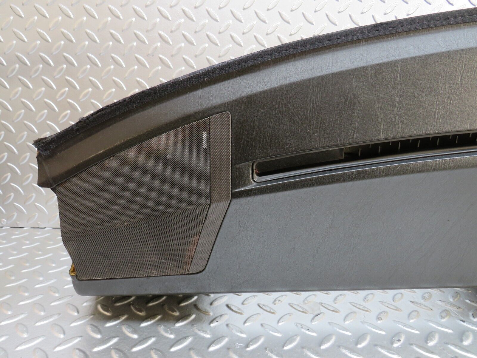 27709 Mercedes-Benz S124 300TE Wagon Dashboard Black