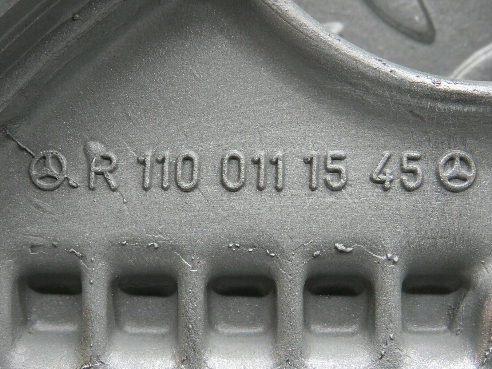 24065 Mercedes-Benz W123 280E Gearbox Flange 1100111545