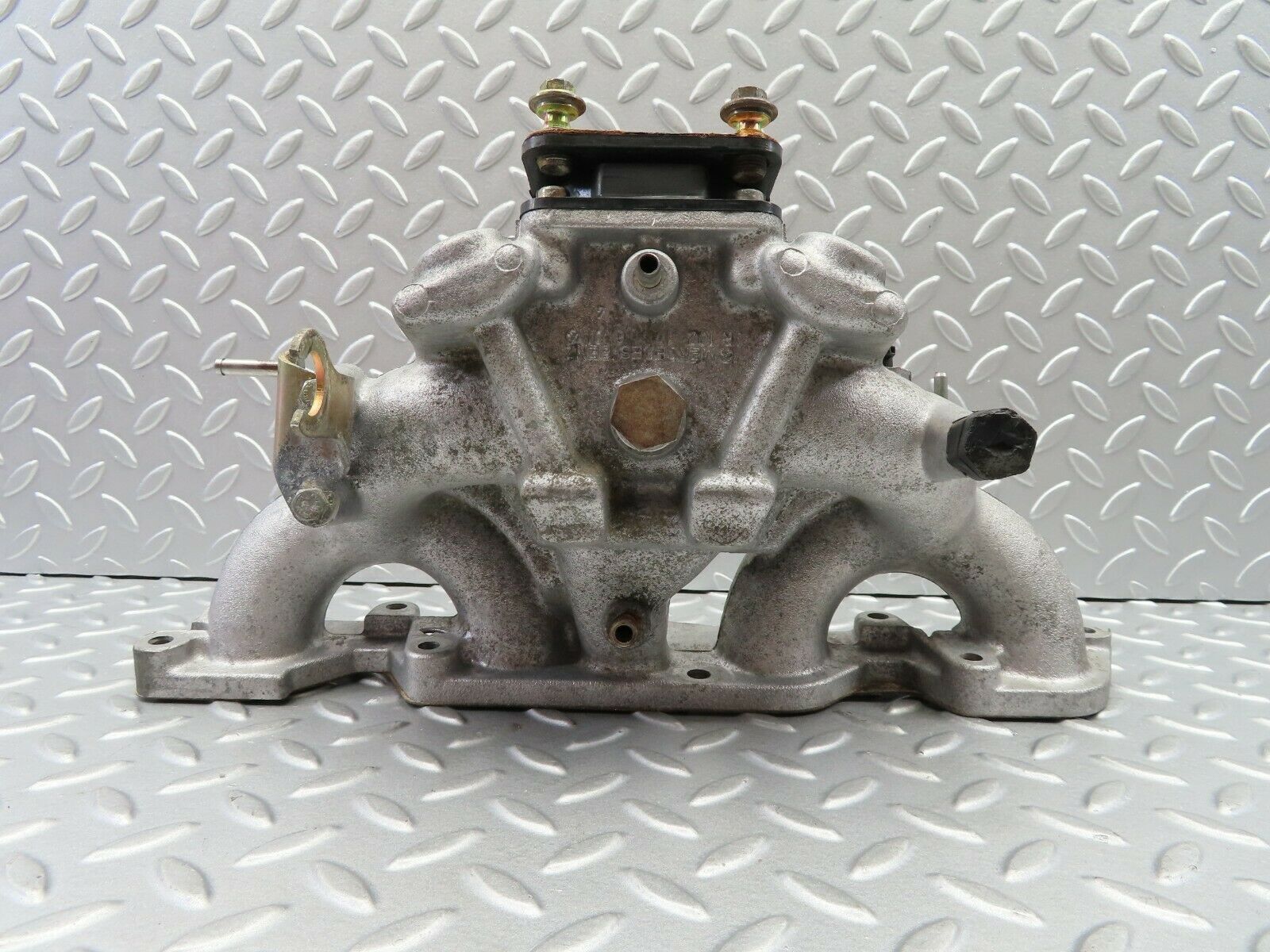 6020 Mercedes-Benz W123 200 Intake Manifold 1021411601