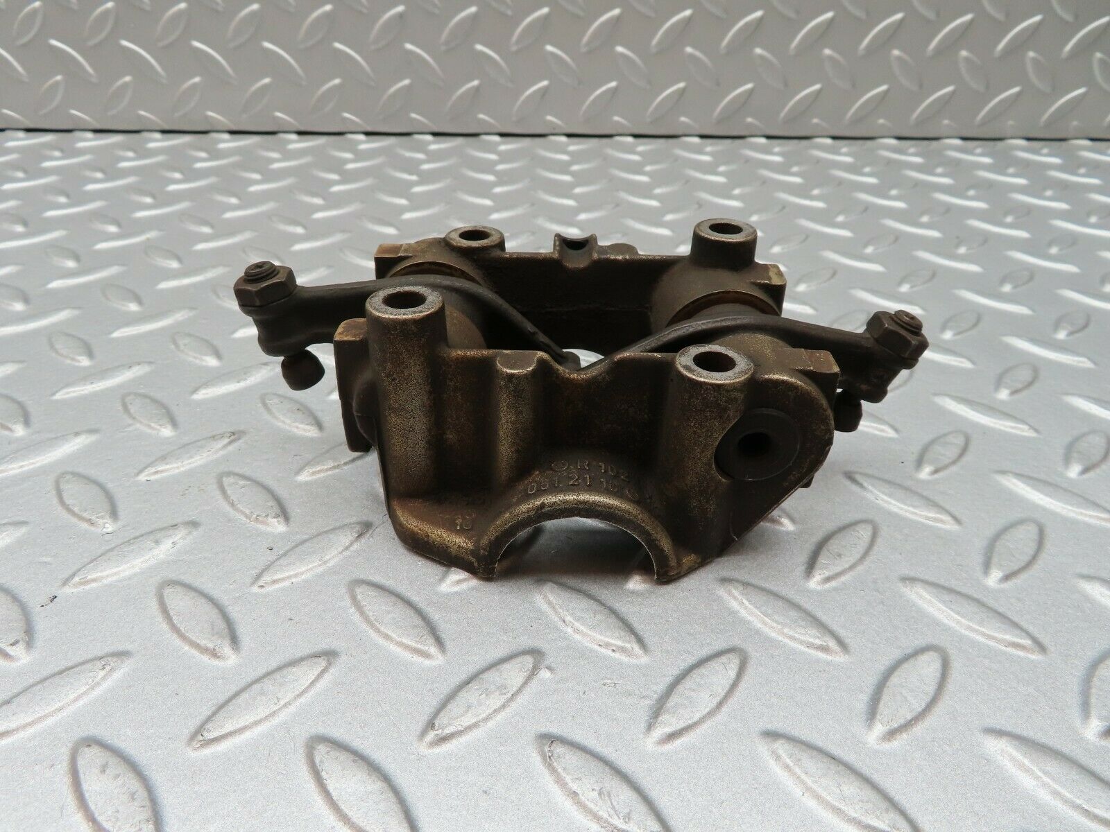 3888 Mercedes-Benz S123 200T Wagon Rocker Arms Camshaft Bearing Block 1020512110