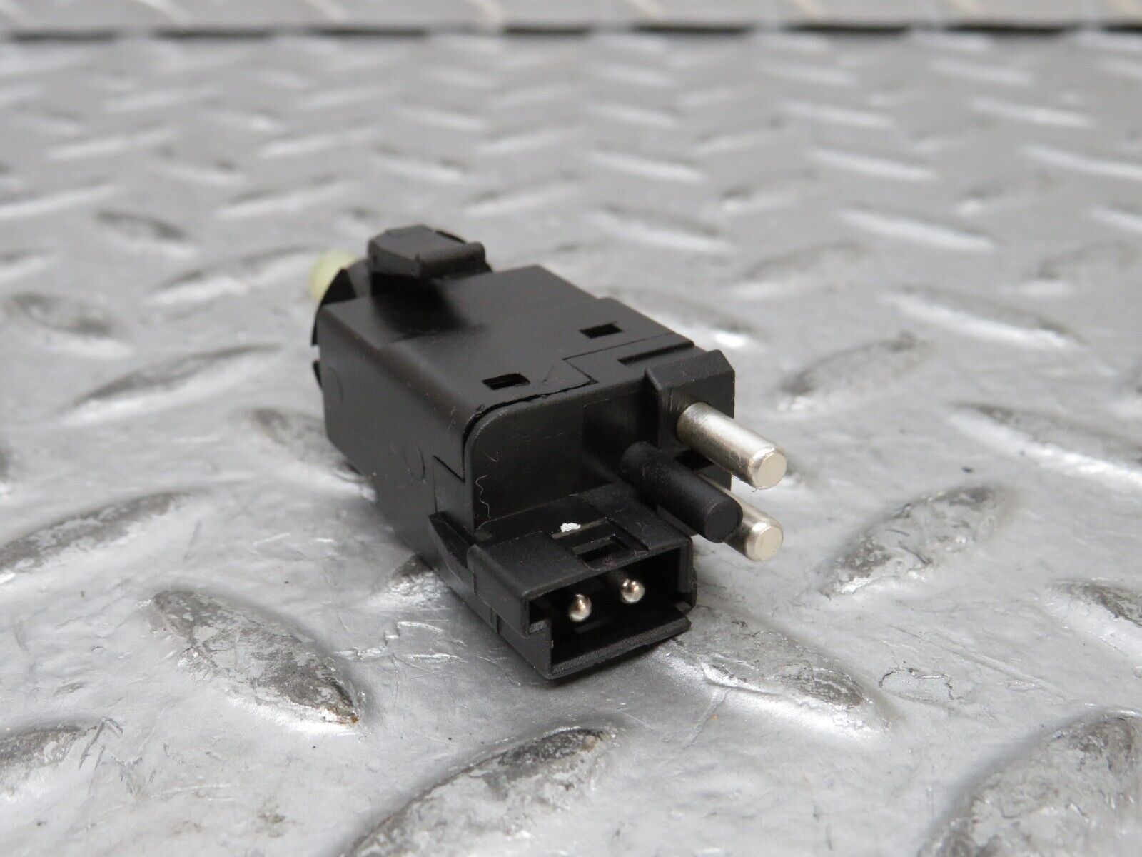 27698 Mercedes-Benz S124 300TE Wagon Brake Light Switch 0005457709