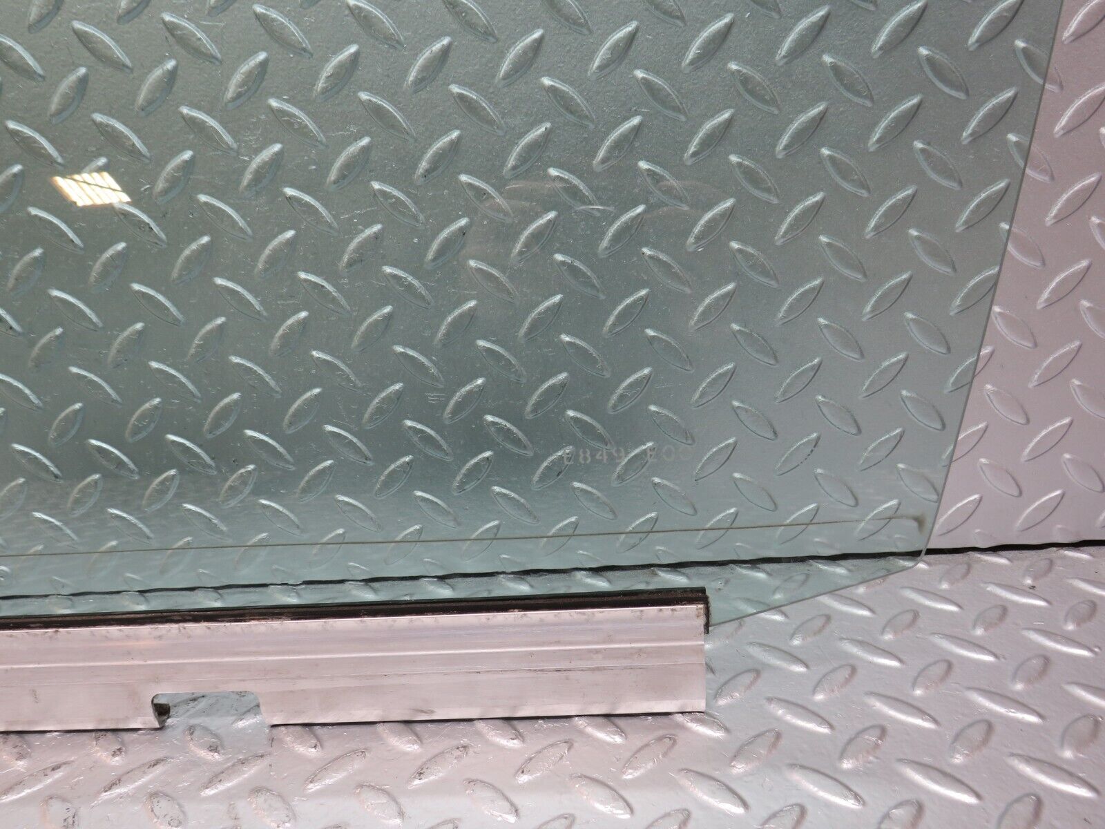 33830 Mercedes-Benz W201 190E 2.0L Front Left Door Window Glass