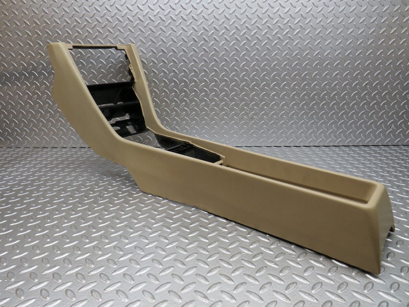 27619 Mercedes-Benz S124 300TE Wagon Centre Console Beige