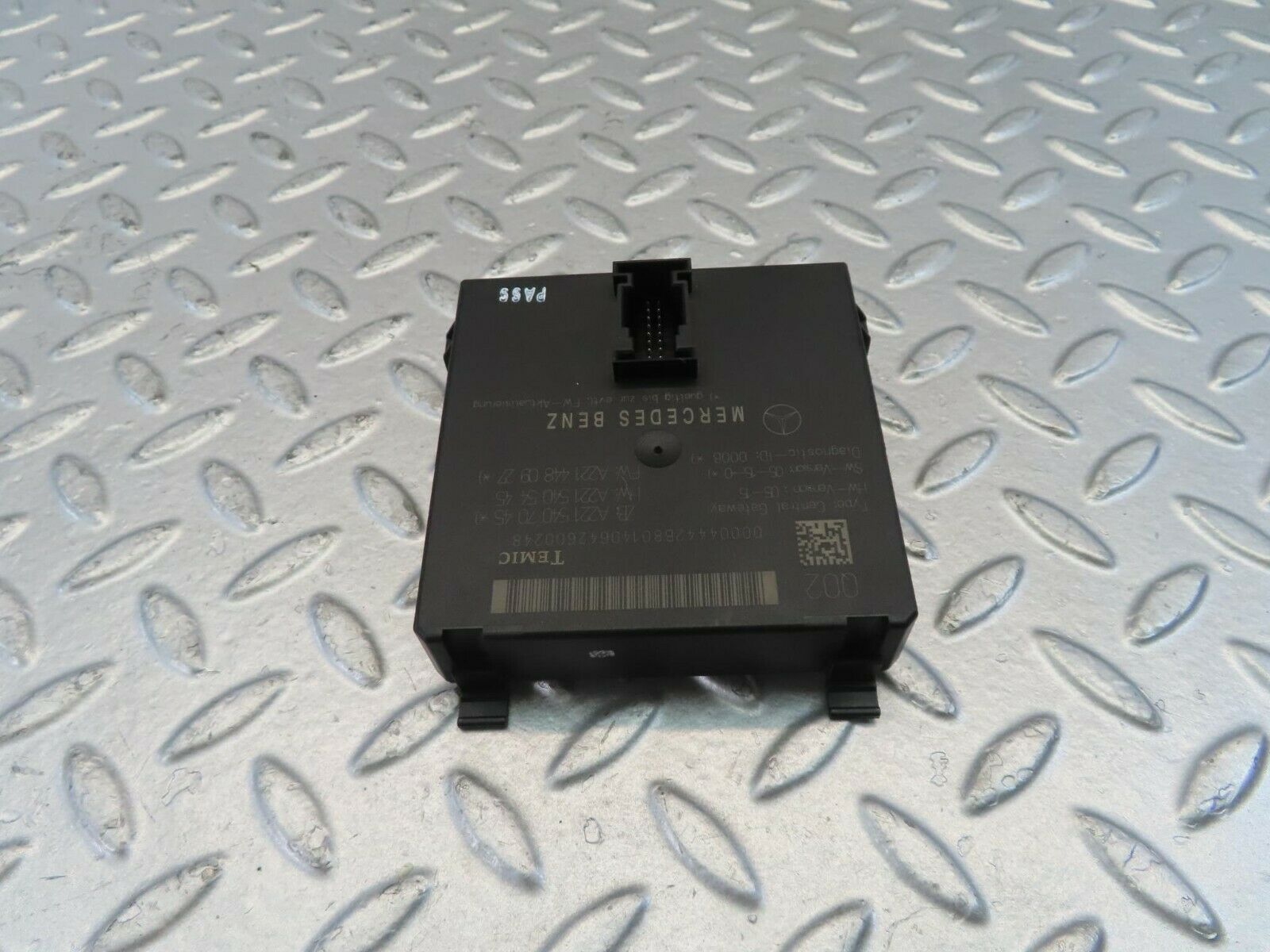 11126 Mercedes-Benz W221 S320 Central Gateway ECU 2215407045