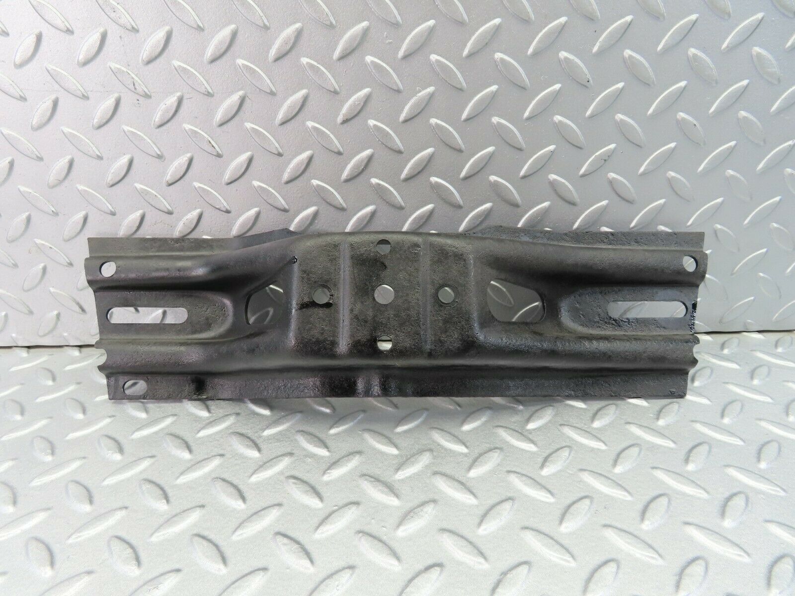 7832 Mercedes-Benz W115 220D Gearbox Mount Bracket