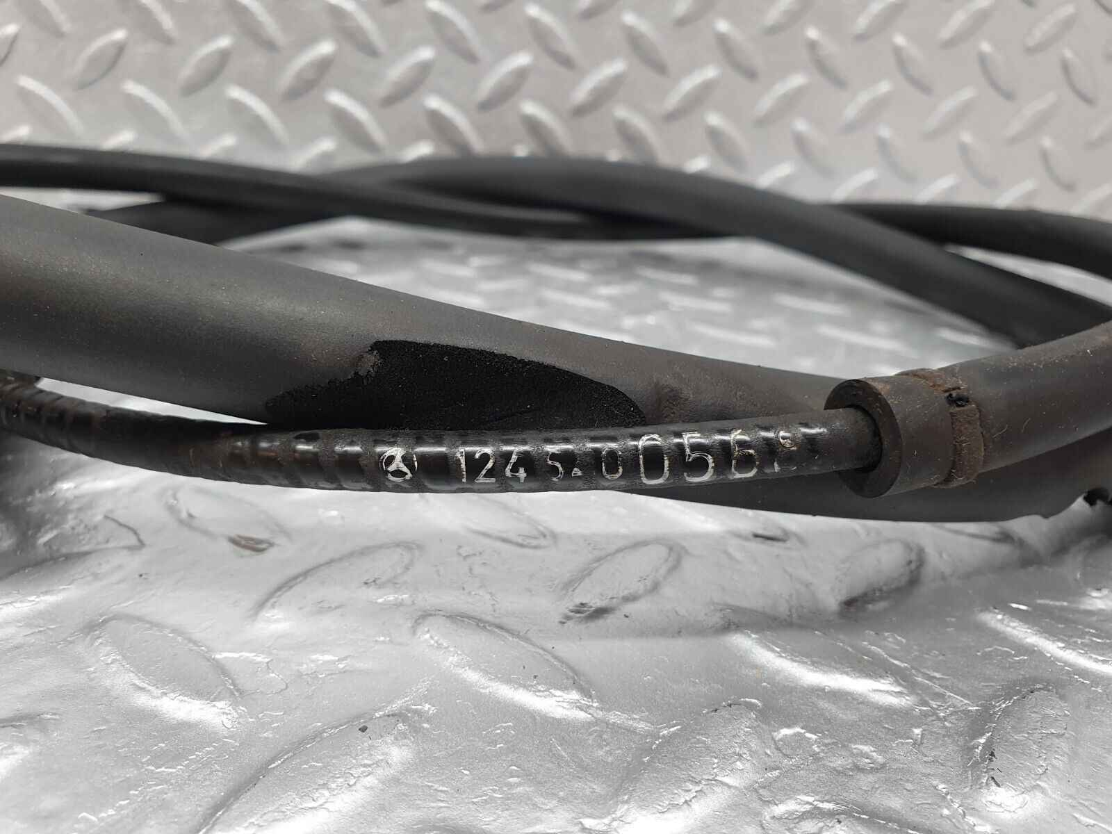 41572 Mercedes-Benz W124 200E Speedometer Cable Automatic Gearbox 1245400568