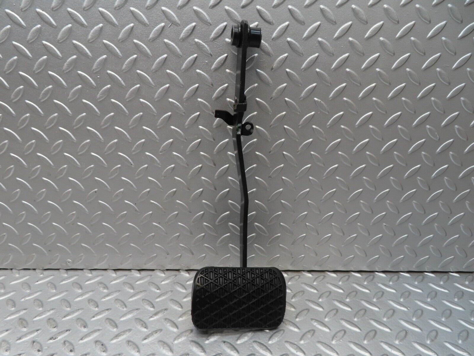 17250 Mercedes-Benz R129 300SL Coupe Brake Pedal With Rubber 1232910082
