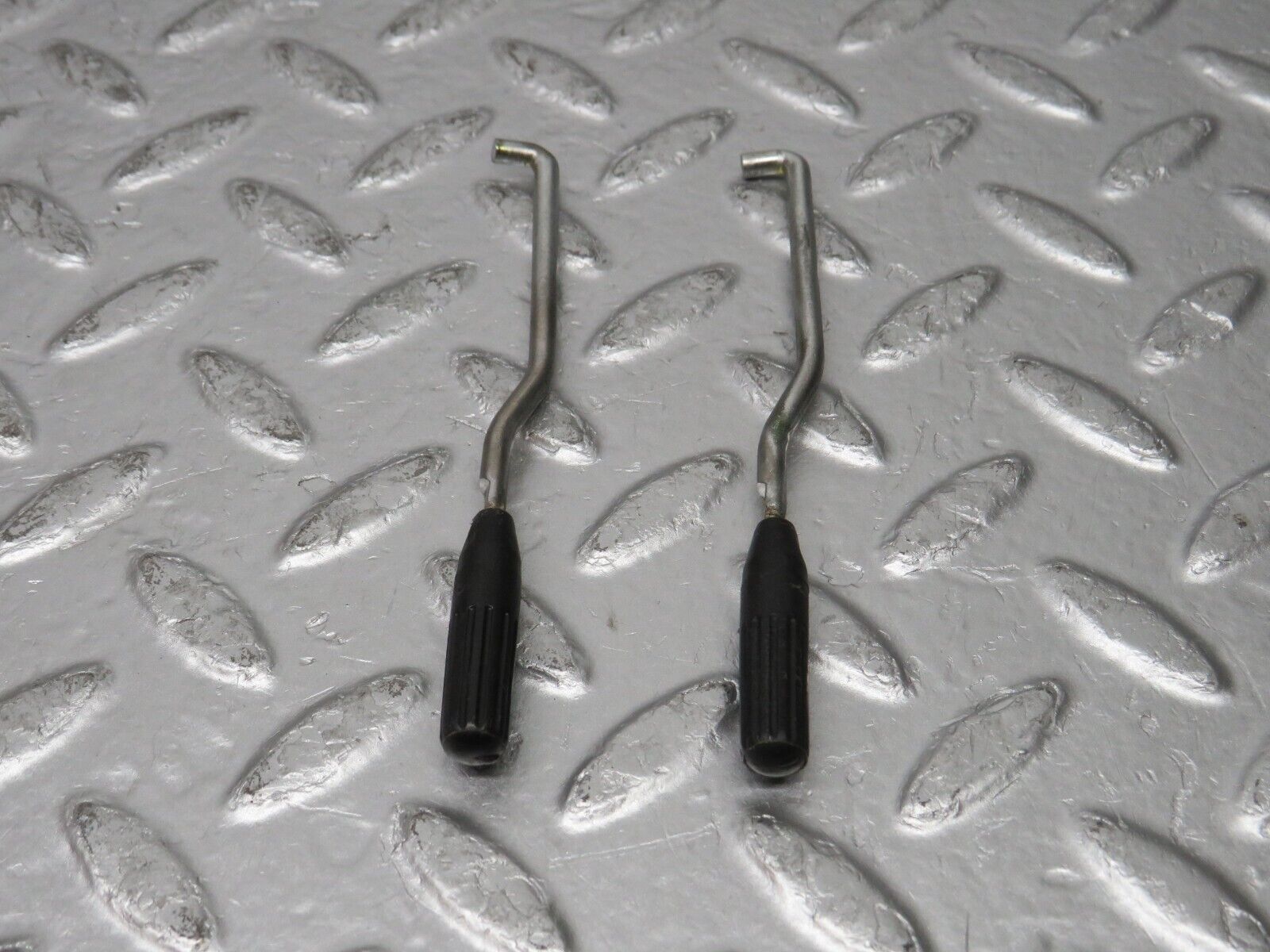 30877 Mercedes-Benz W201 190E 2.0L Front Door Lock Knob