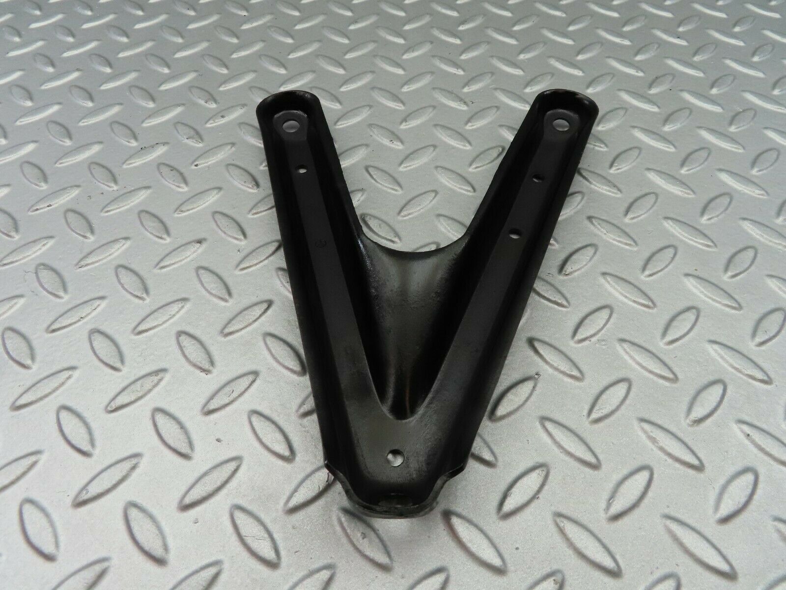 6819 Mercedes-Benz S124 E220 Wagon Air Intake Manifold Bracket