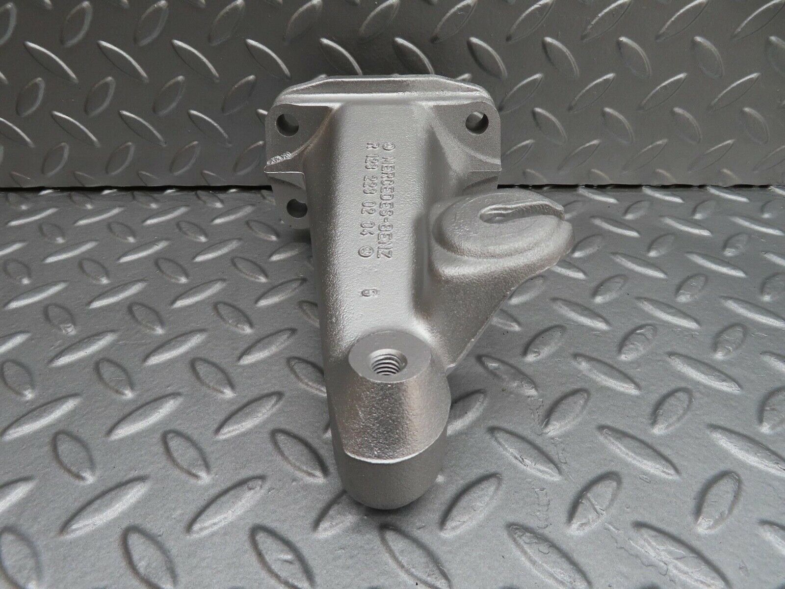 15974 Mercedes-Benz W123 280E Engine Mount Bracket Left Side 1232230204