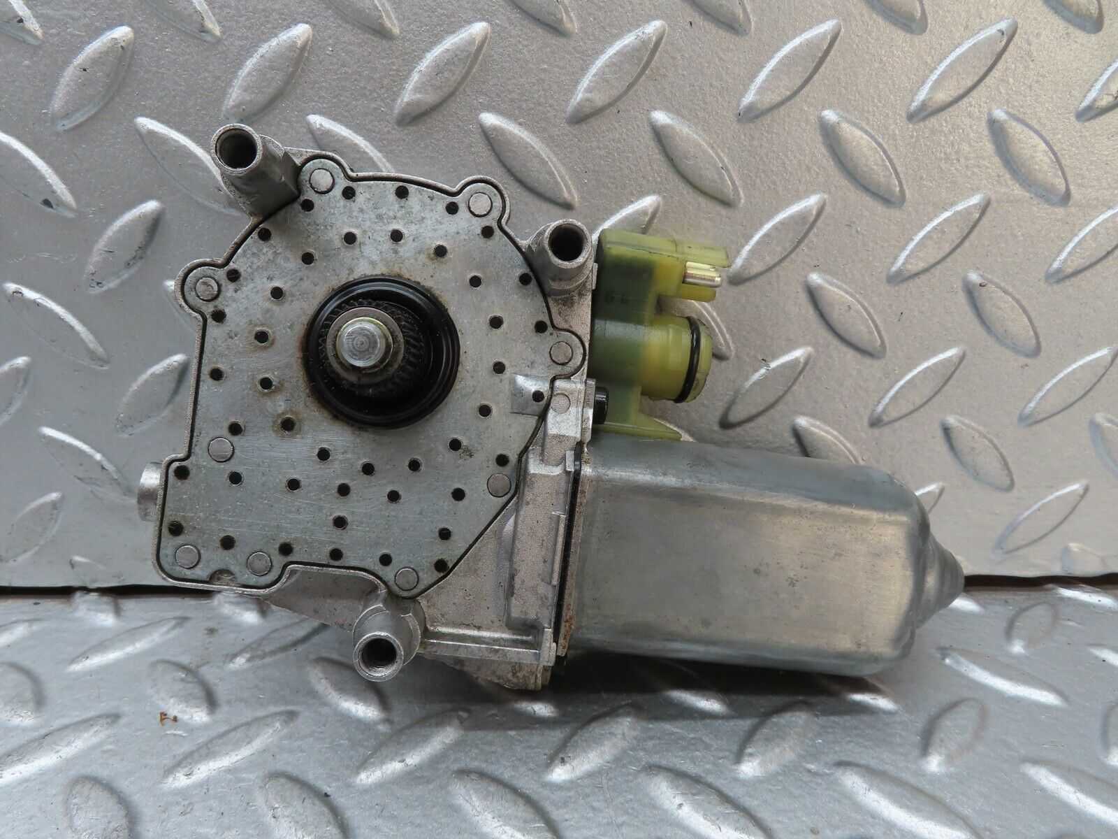 19519 Mercedes-Benz C140 CL420 Coupe Rear R Window Regulator Motor 0130821514