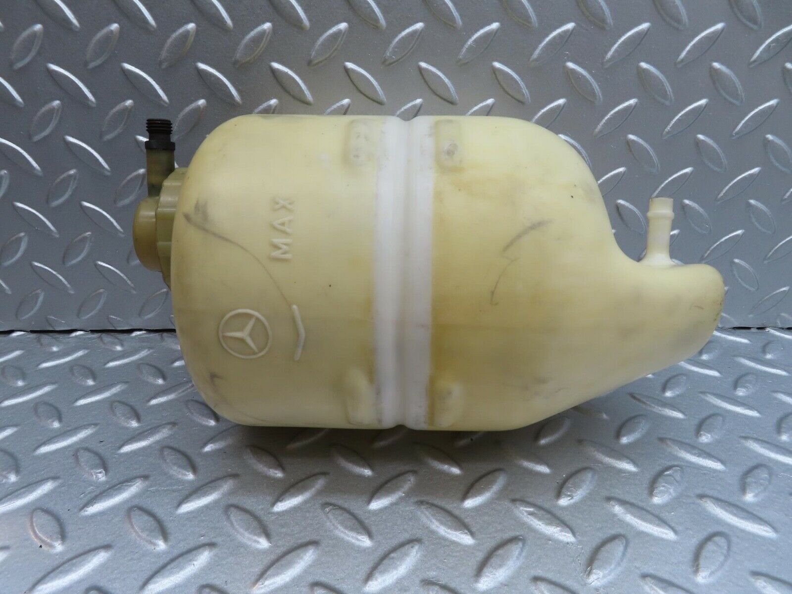 13930 Mercedes-Benz S123 Wagon Hydraulic Suspension Fluid Reservoir 1233270172