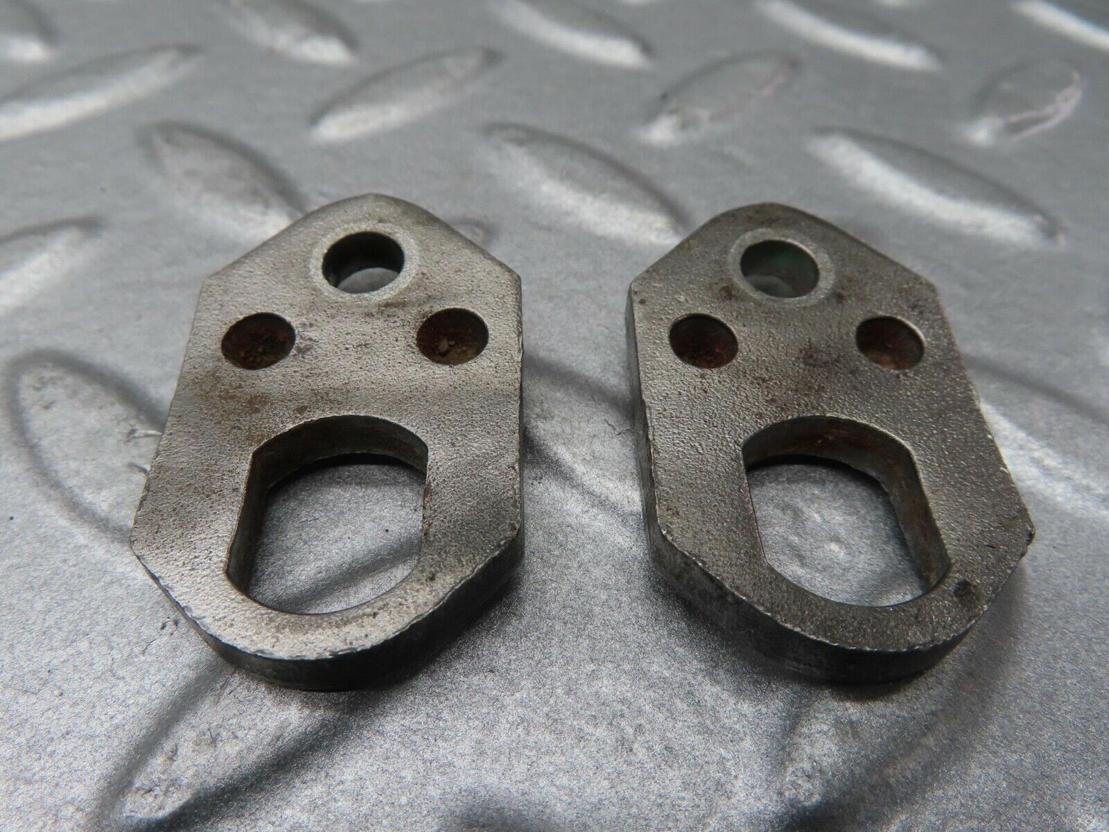 16744 Mercedes-Benz C107 380SLC Fuel Injector Bracket Pair