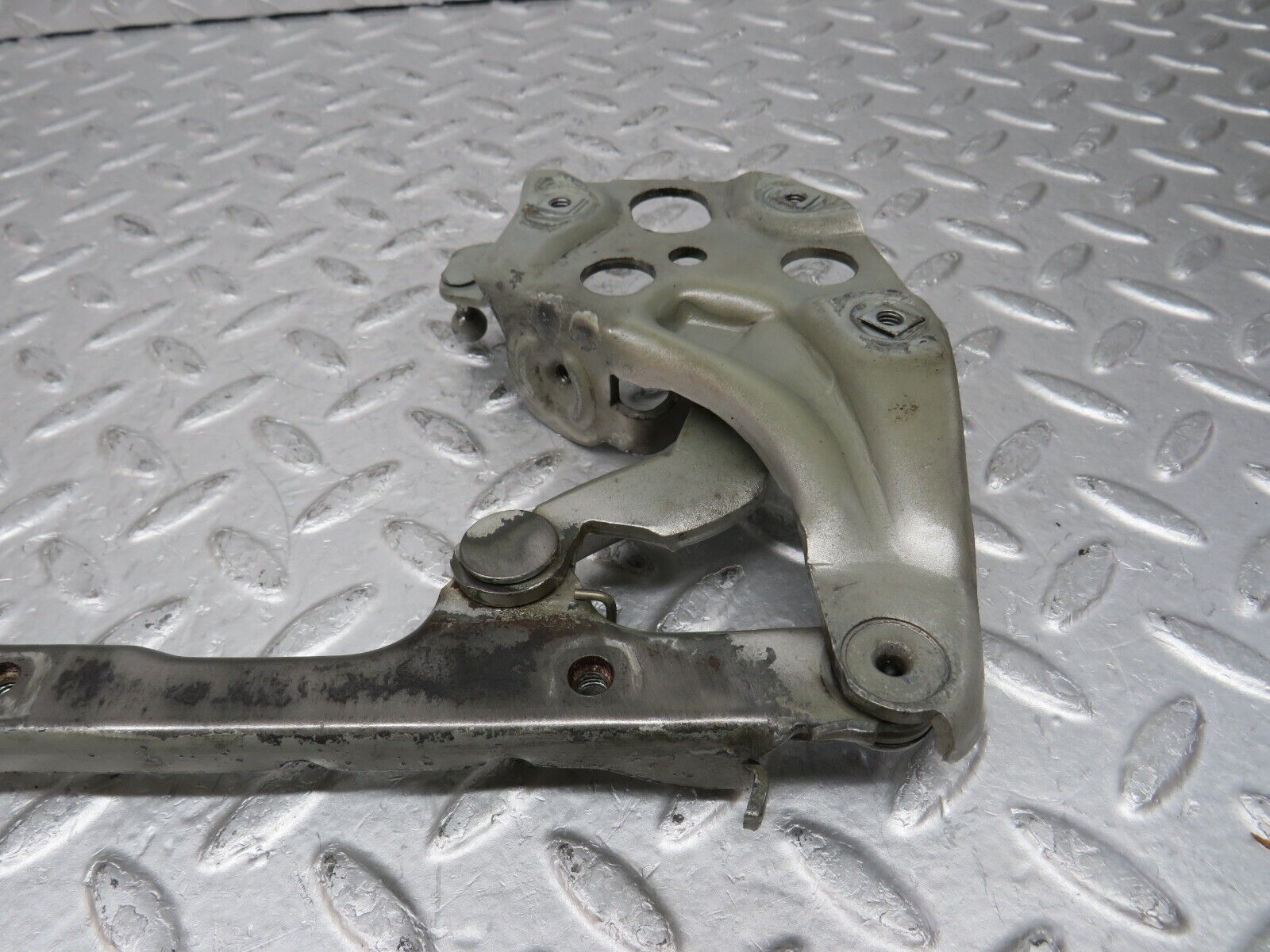 35030 Mercedes-Benz W210 320E Bonnet Hinge Right Side