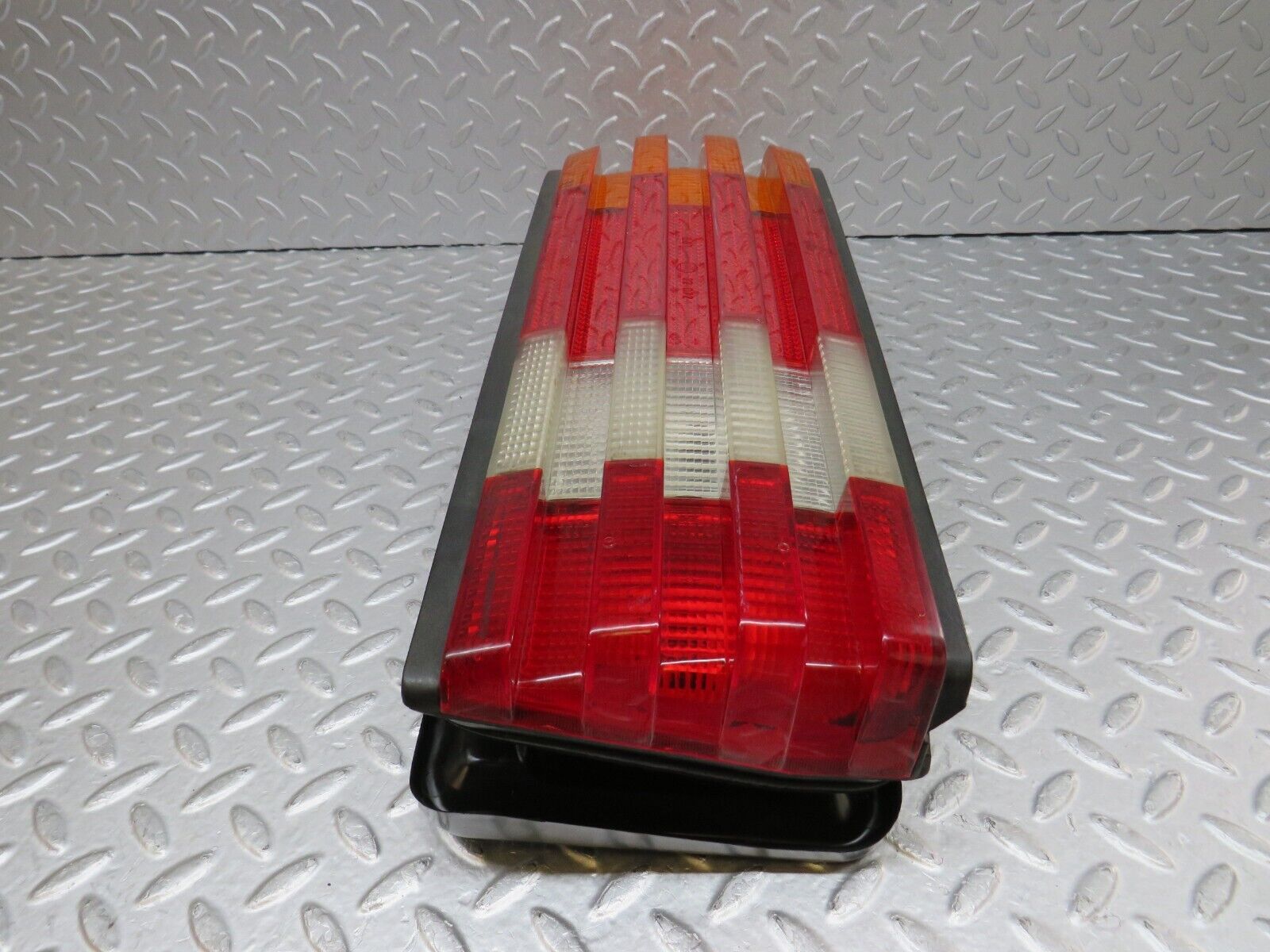 36933 Mercedes-Benz C126 420SEC Coupe Tail Light Left Side 0153316R3