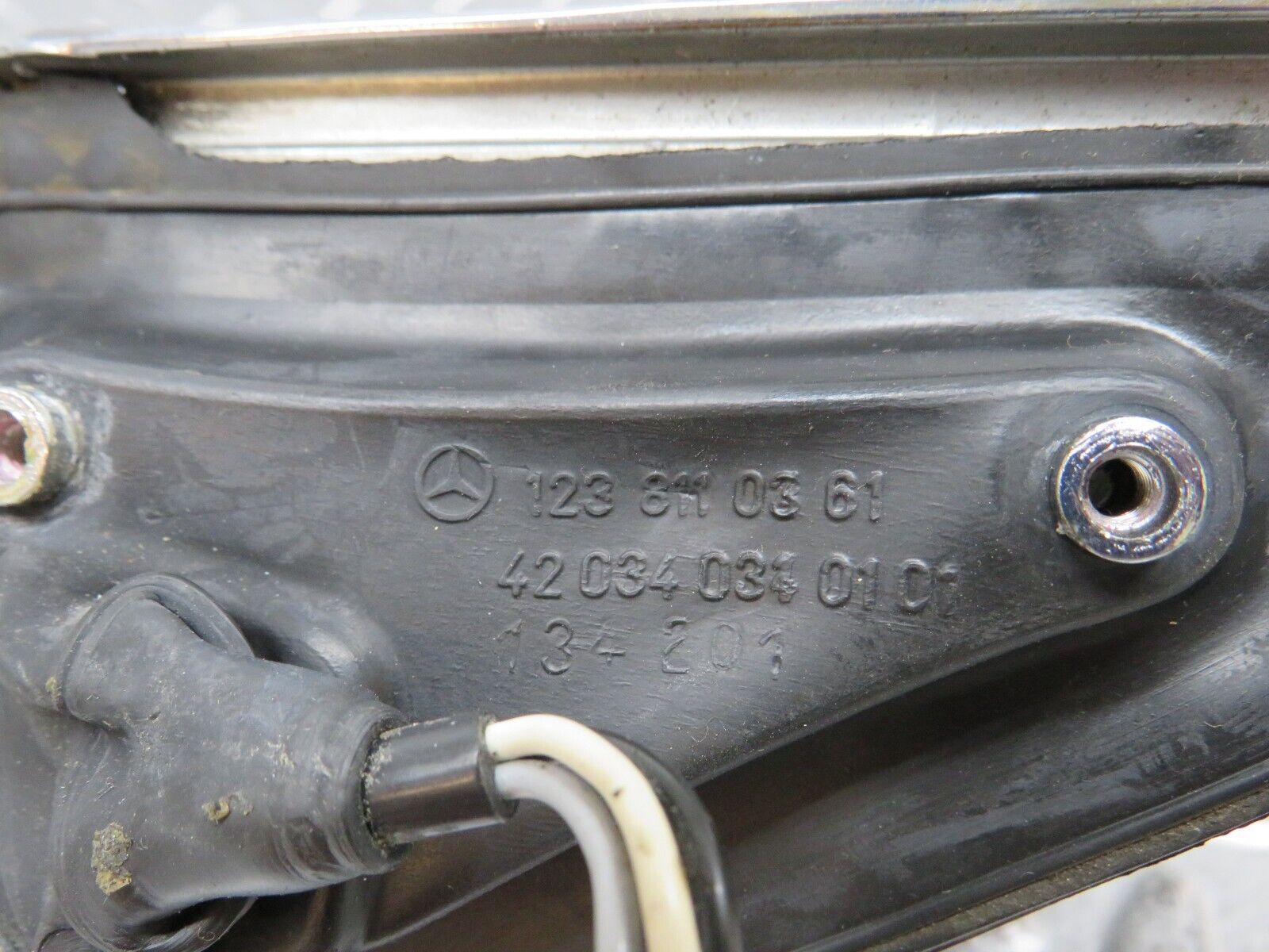 28642 Mercedes-Benz W123 280E Left Wing Mirror Electric  1238110361