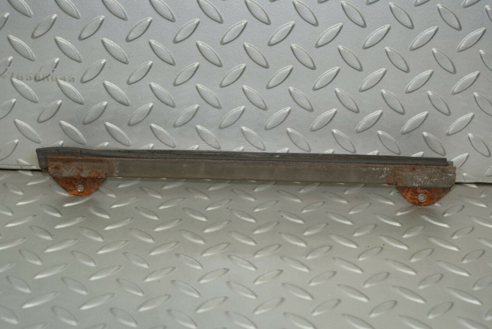 3098 Mercedes-Benz W115 220D Rear Right Door Window Glass