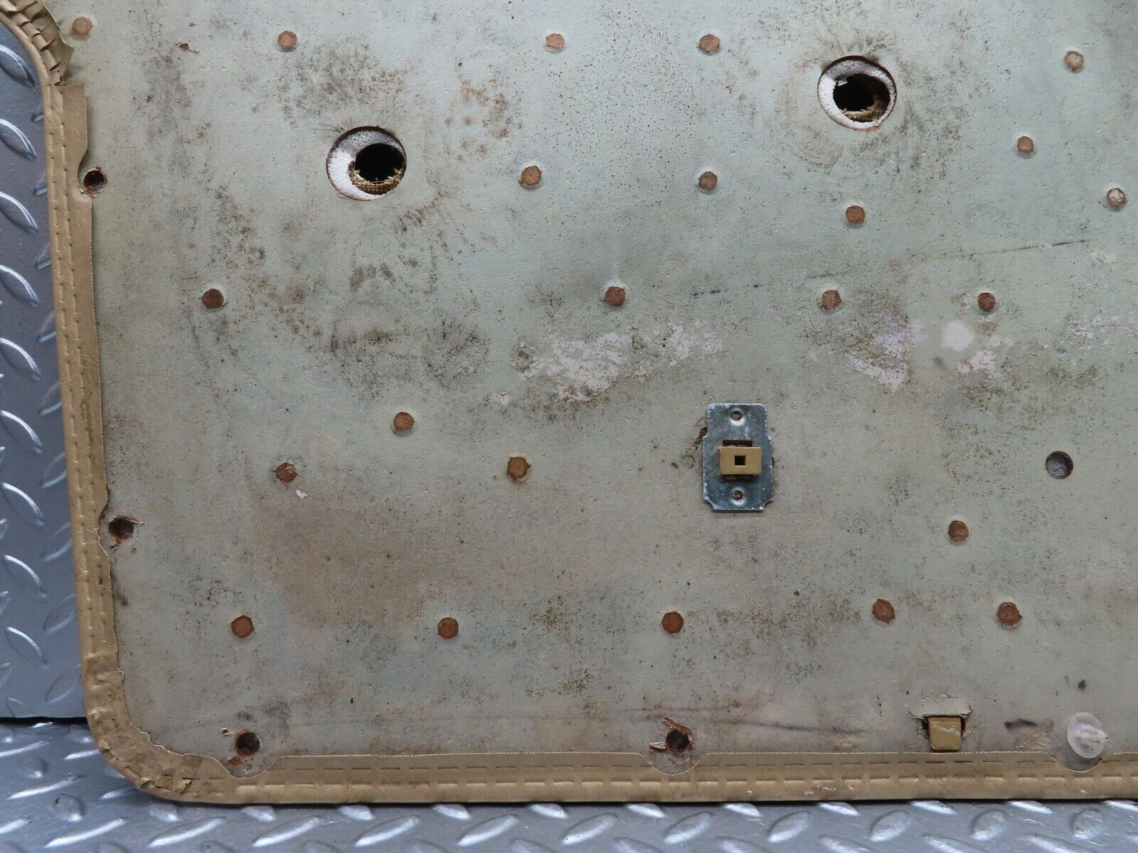 21124 Mercedes-Benz W123 230E Front Right Door Card Beige