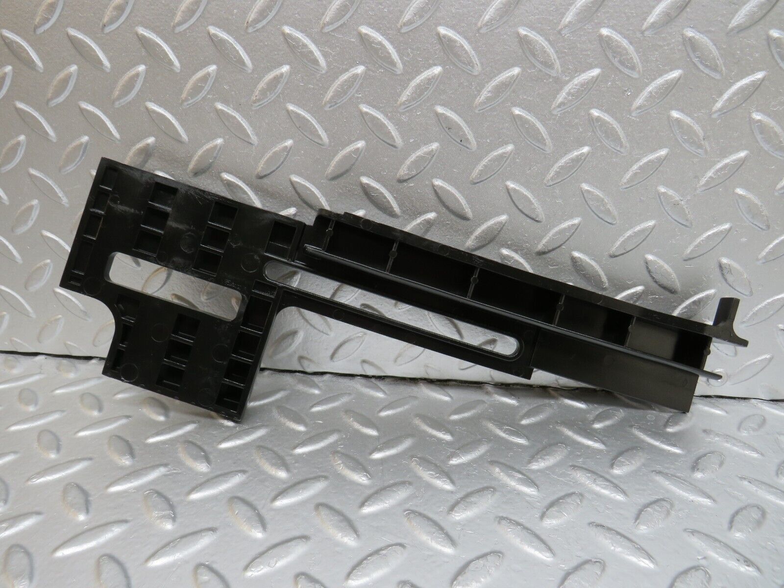 34808 Mercedes-Benz W210 320E Front Bumper Bracket Pair 2108850295 2108850195