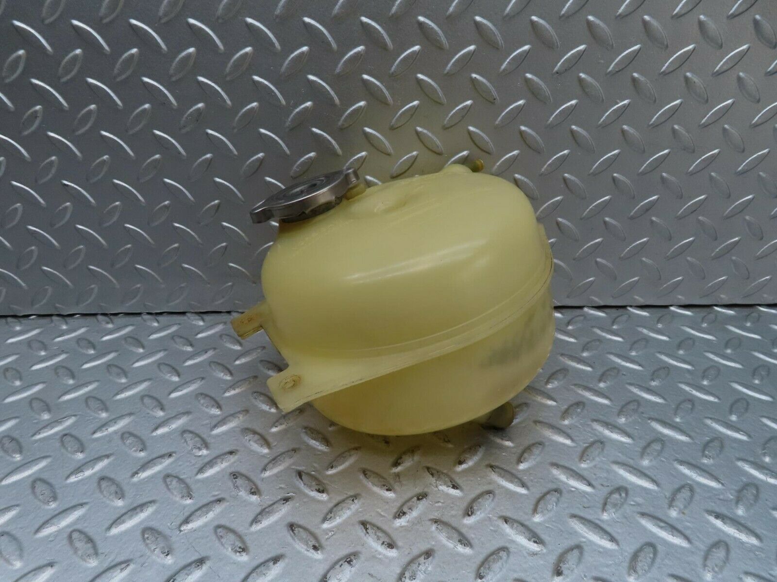 16582 Mercedes-Benz C107 380SLC Coolant Tank Reservoir Behr 1075000149