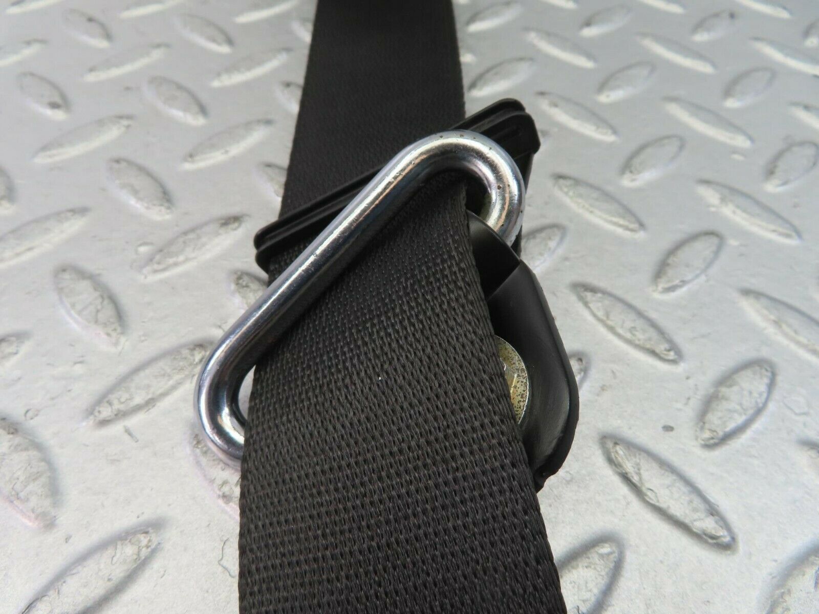 10386 Mercedes-Benz W201 190E Rear Seat Belt 1268601886