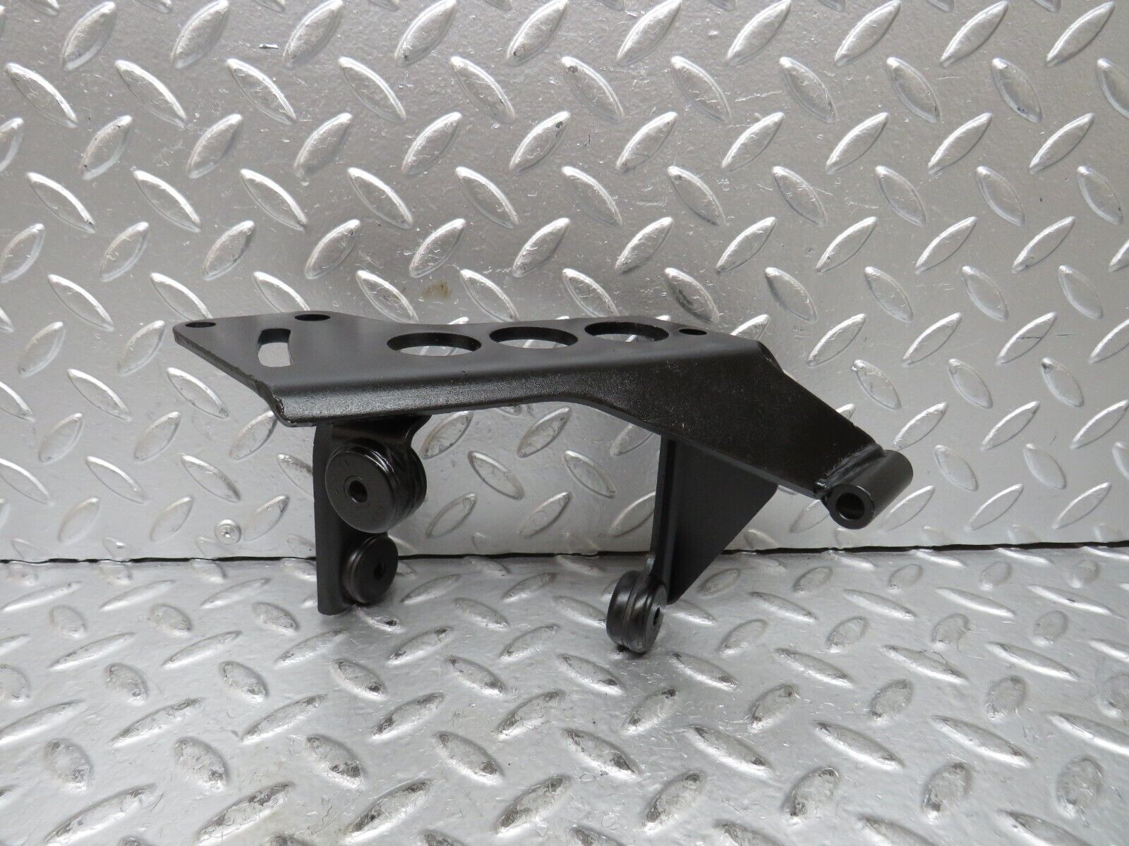 27440 Mercedes-Benz W123 280E Power Steering Pump Holder Bracket