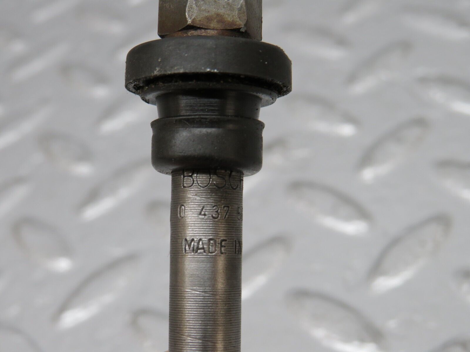 34124 Mercedes-Benz W124 260E Fuel Injector Bosch 0437502010