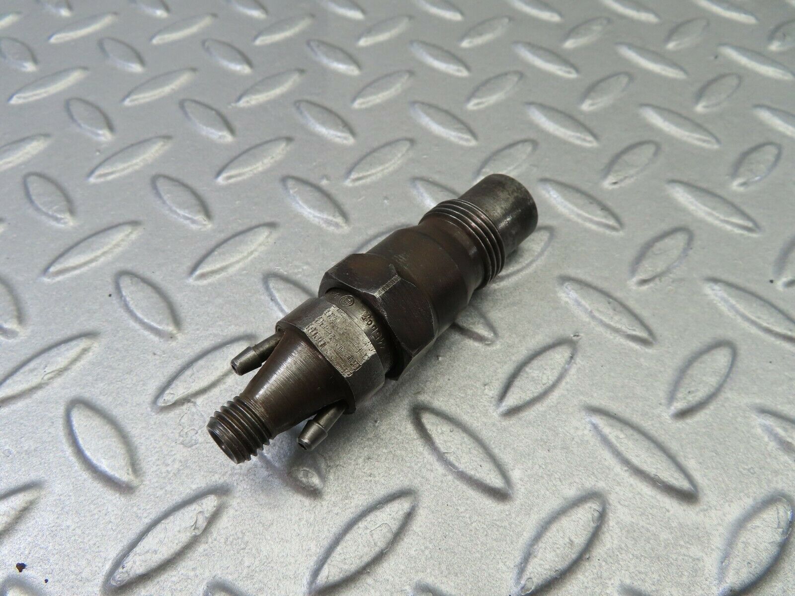 7957 Mercedes-Benz W116 Fuel Injector Bosch OM617