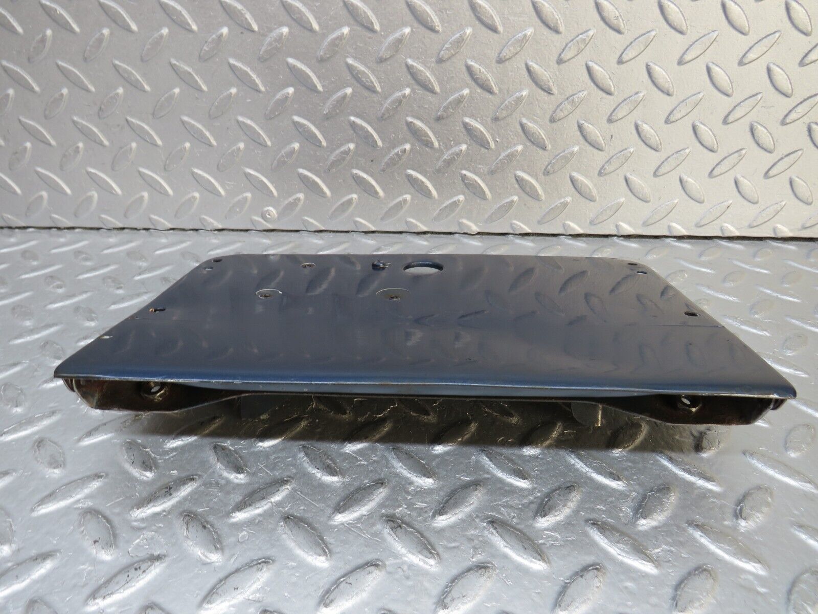 37594 Mercedes-Benz W109 300SEL Fuel Tank Flap Cap 1095840839