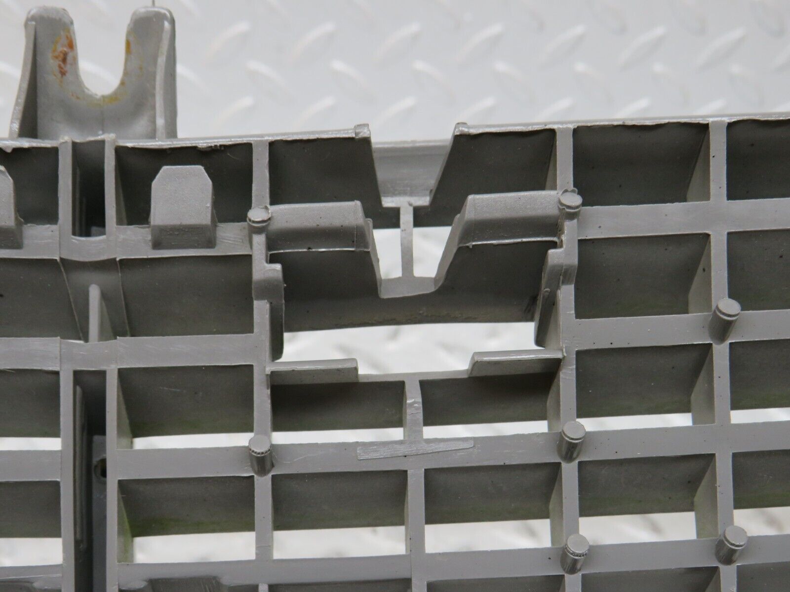 36501 Mercedes-Benz W201 190E 2.0L Bonnet Grill 2018880223