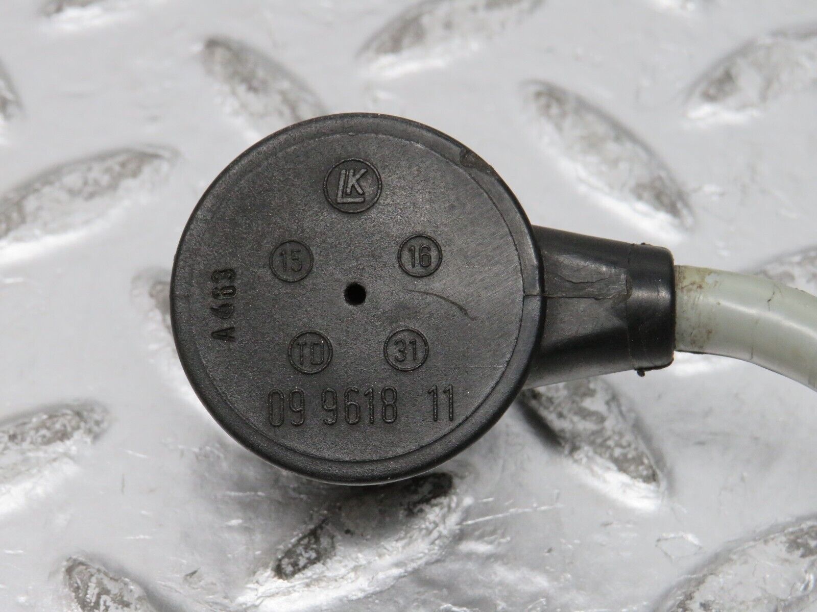 32127 Mercedes-Benz W123 230E Ignition Control Unit Cable 09961811