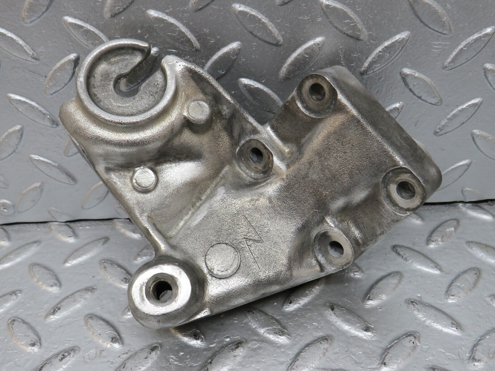 34506 Mercedes-Benz C126 380SEC Engine Mount Bracket Right Side 1162235104