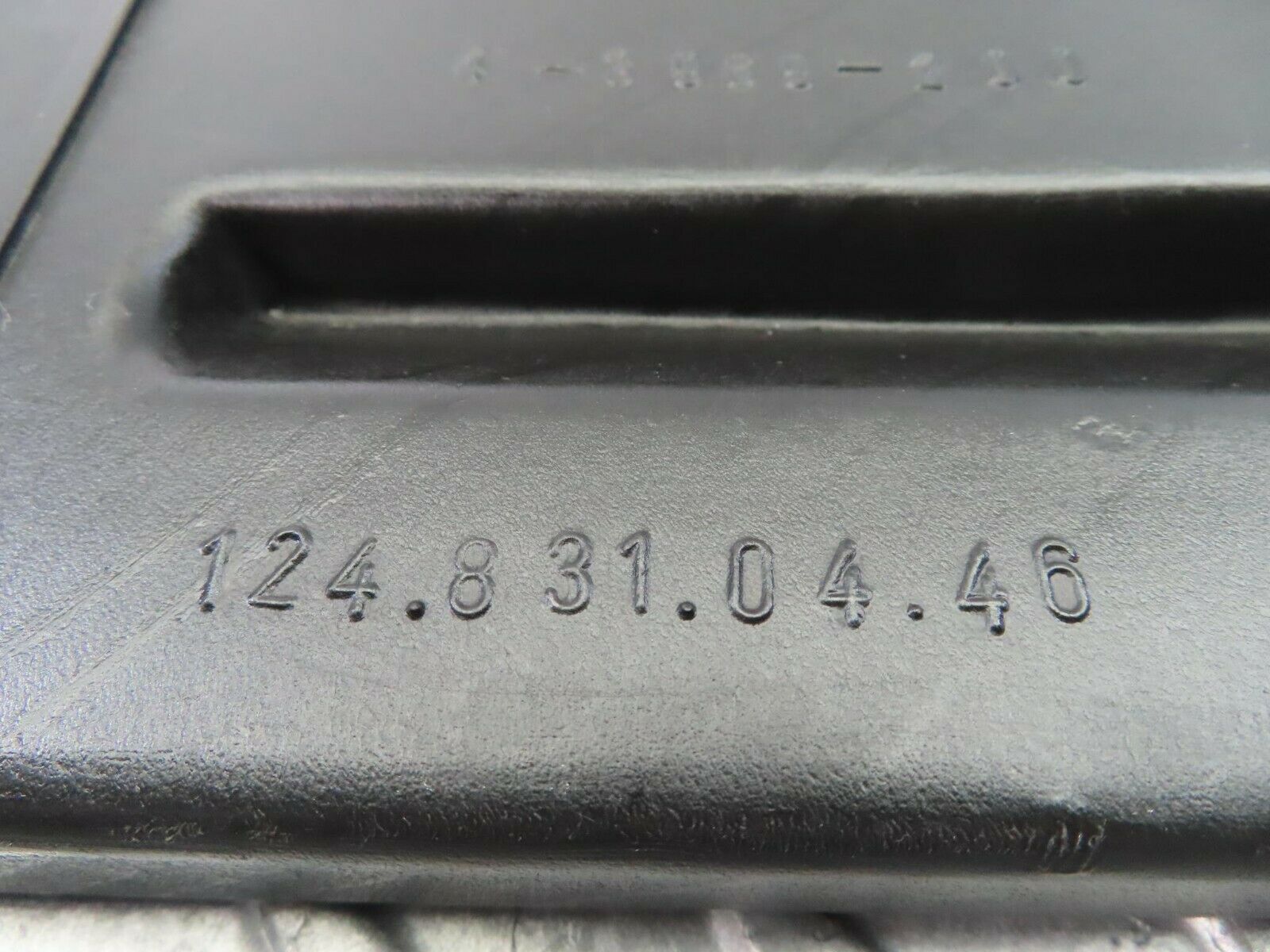 9316 Mercedes-Benz C124 300CE Coupe Ventilation Air Duct Right 1248310446