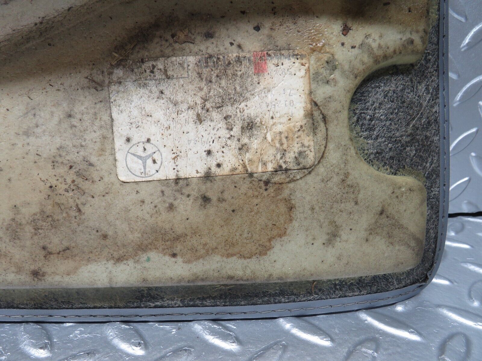 31411 Mercedes-Benz S124 220TE Wagon Front Right Floor Mat