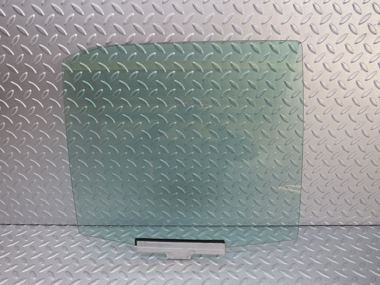 36566 Mercedes-Benz W201 190E 2.0L Rear Right Door Window Glass