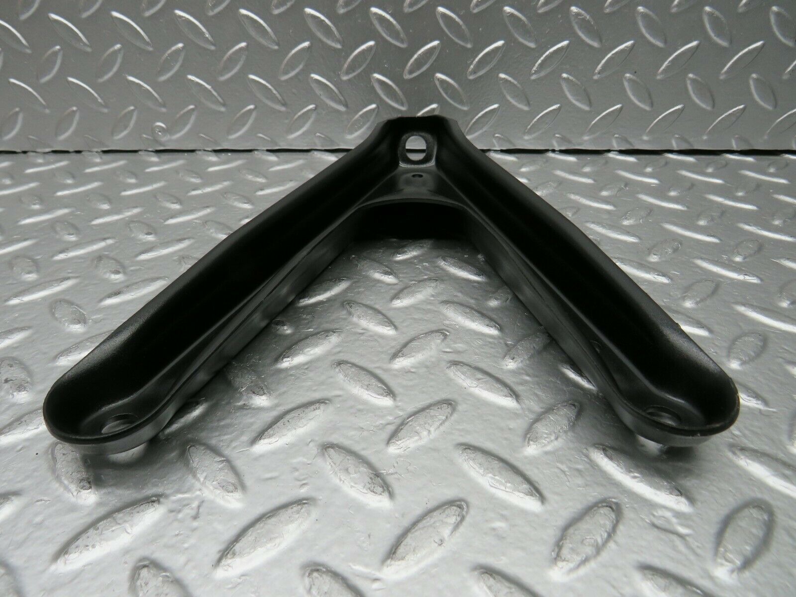 22575 Mercedes-Benz C124 E220 Coupe Air Intake Manifold Bracket