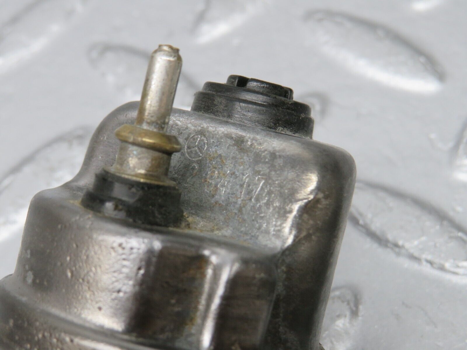 39152 Mercedes-Benz W201 190E 2.6L Oil Pressure Sensor VDO